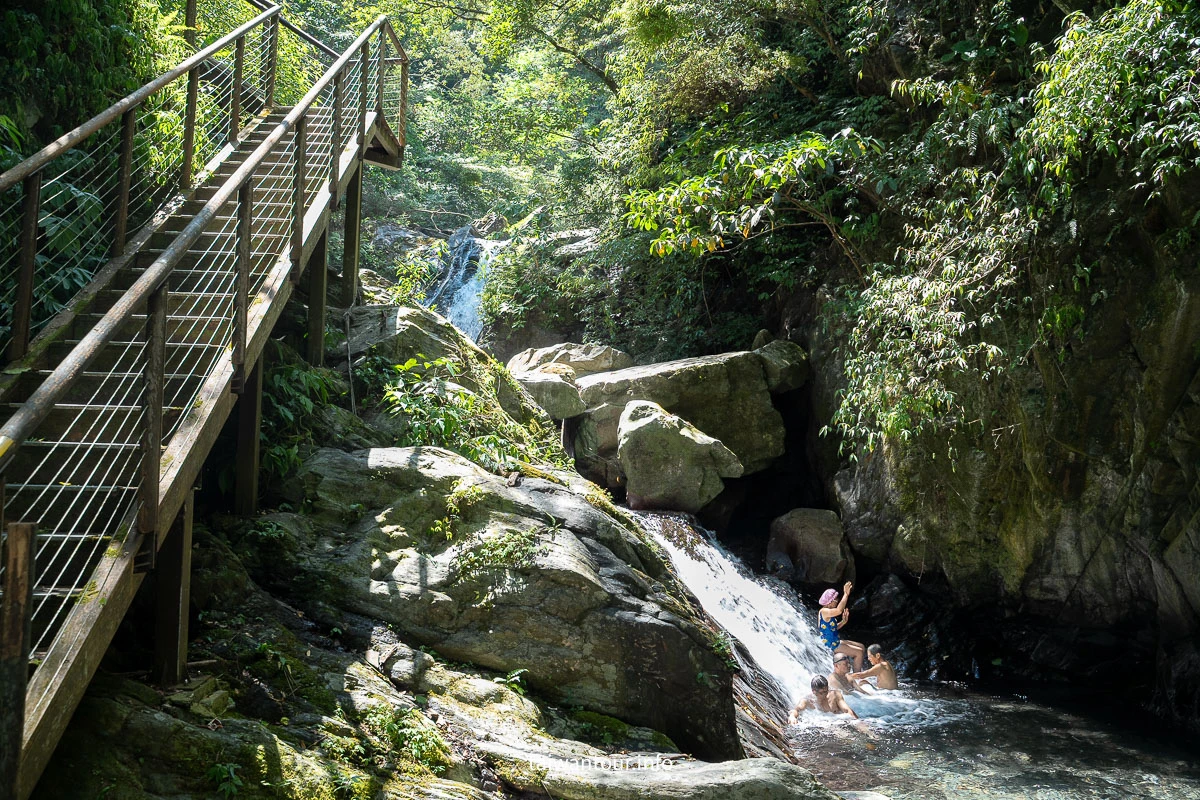 【新寮瀑布】宜蘭冬山鄉親子玩水步道秘境推薦景點
