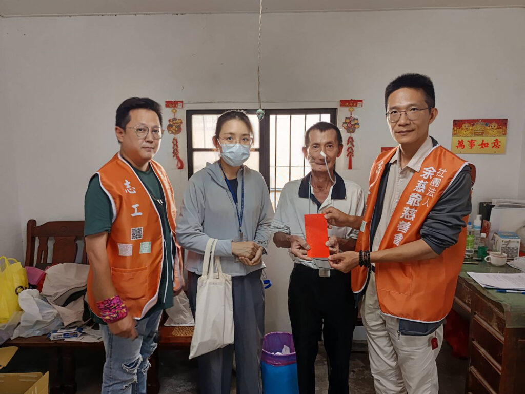 在孤單的角落點亮希望 「余慈爺慈善會」助老翁重燃生活之光 在孤單的角落點亮希望 「余慈爺慈善會」助老翁重燃生活之光