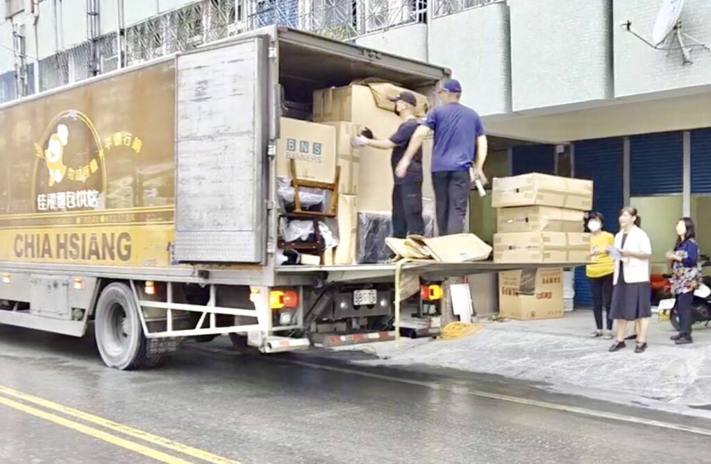 佳湘麵包黃秀芬送暖花蓮災區 拋磚引玉助重建 佳湘麵包黃秀芬送暖花蓮災區 拋磚引玉助重建