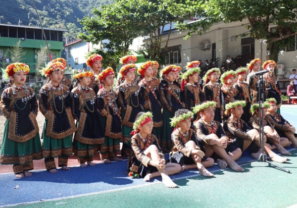 多納黑米季盛大登場　祭典線上看全程直播 青年會領聖火開道 族人齊聚慶豐收