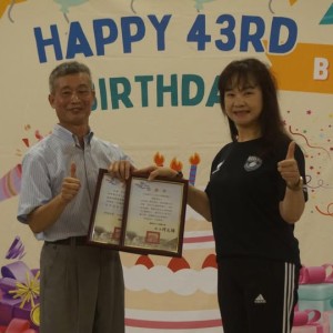 廟口一口吃天婦羅捐贈八斗高中球隊隊服 助學生閃耀圓夢