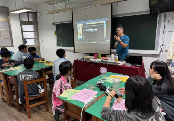 中正國中八年級職群探索進行創造與技術初體驗收穫滿行囊