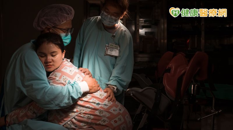 醫院推「溫柔生產」照護模式 醫師與助產師共照降低生產風險 醫院推「溫柔生產」照護模式 醫師與助產師共照降低生產風險