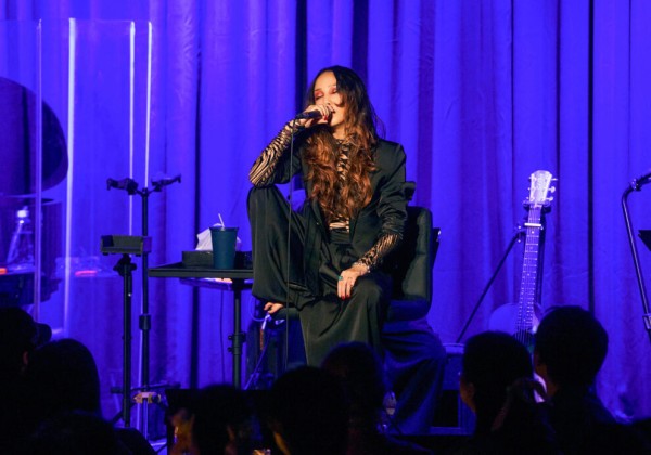 中島美嘉赤腳衝開箱Billboard Live TAIPEI！天后90度鞠躬萌到全場失控