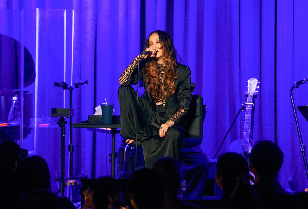 中島美嘉赤腳衝開箱Billboard Live TAIPEI！天后90度鞠躬萌到全場失控