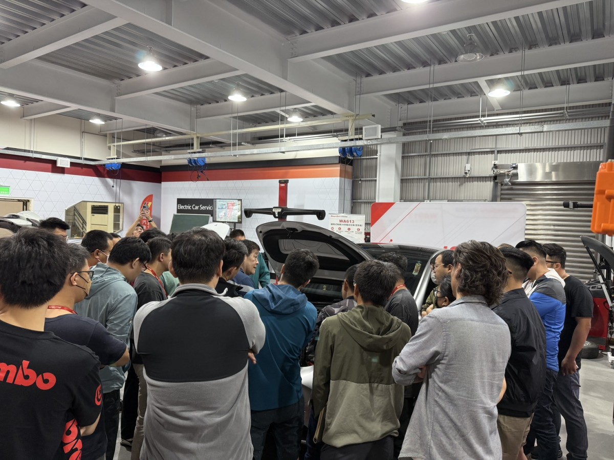 汽車專業技師齊聚東南科大永續創新電動車維修技術
