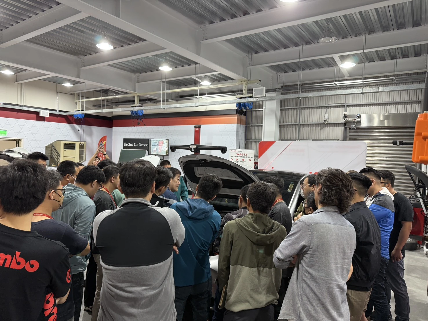 汽車專業技師齊聚東南科大永續創新電動車維修技術