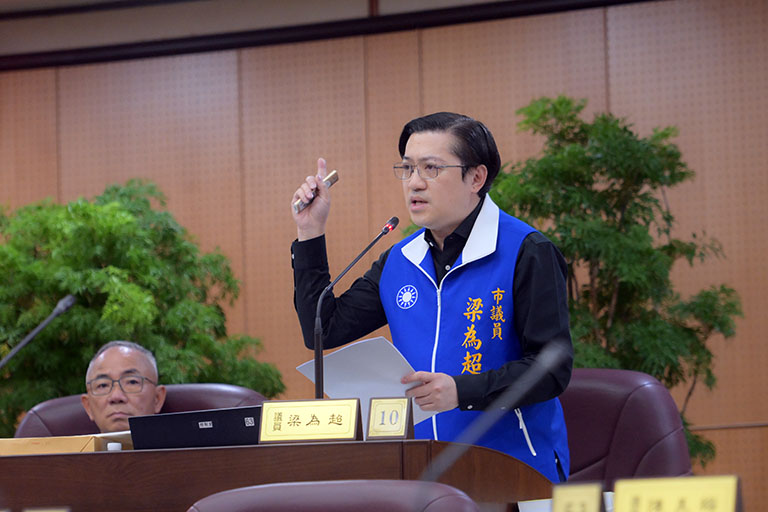 垃圾隨袋徵收上路在即 梁為超議員關注回收量與治水交通疑慮 垃圾隨袋徵收上路在即 梁為超議員關注回收量與治水交通疑慮