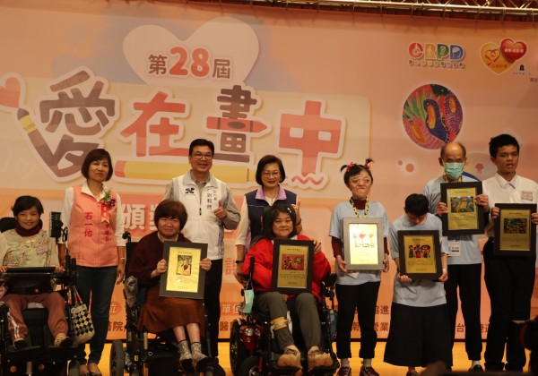 新北市第28屆「愛在畫中」頒獎 共127位獲獎 用畫表達說不出口的話