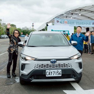 雙金歌王出馬！沈文程代言交通部高齡換照新制 帥氣載部長登場