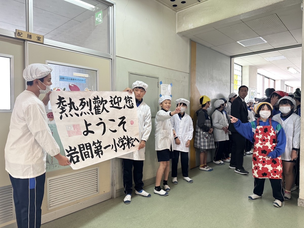 日本校園營養午餐供應台灣水果 台灣香蕉飄香笠間市岩間第一小學 日本校園營養午餐供應台灣水果 台灣香蕉飄香笠間市岩間第一小學