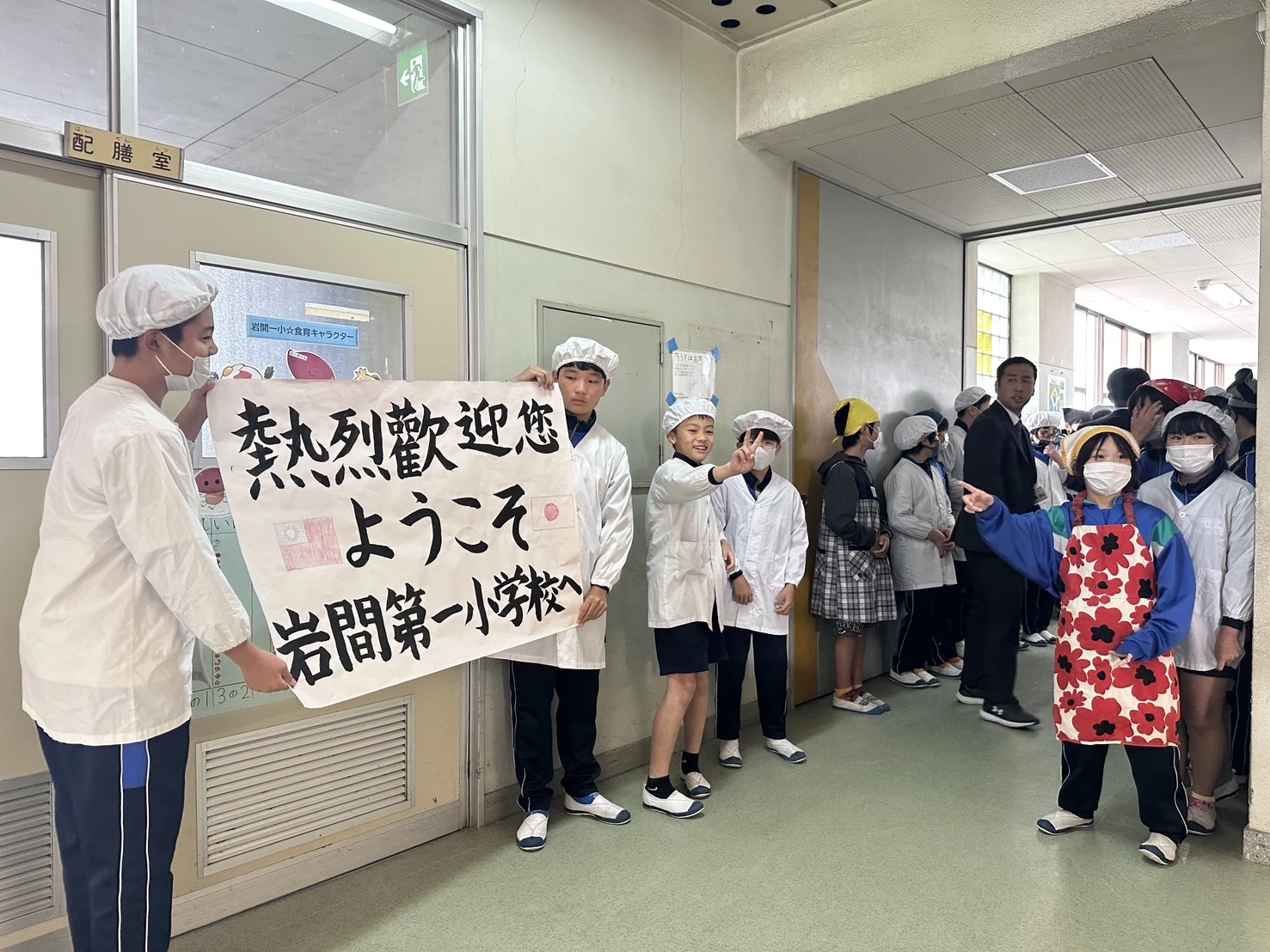 日本校園營養午餐供應台灣水果 台灣香蕉飄香笠間市岩間第一小學