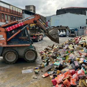 新北出動25輛機具支援宜蘭鳳凰颱風災後環境復原