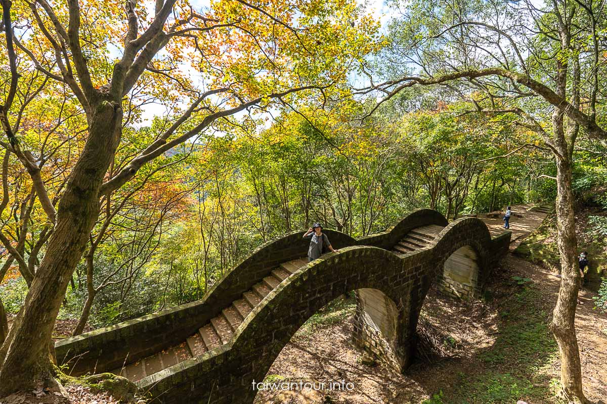 2025【汐止拱北殿】雙拱橋.楓葉花況.公車.怎麼去.周邊美食 2025【汐止拱北殿】雙拱橋.楓葉花況.公車.怎麼去.周邊美食