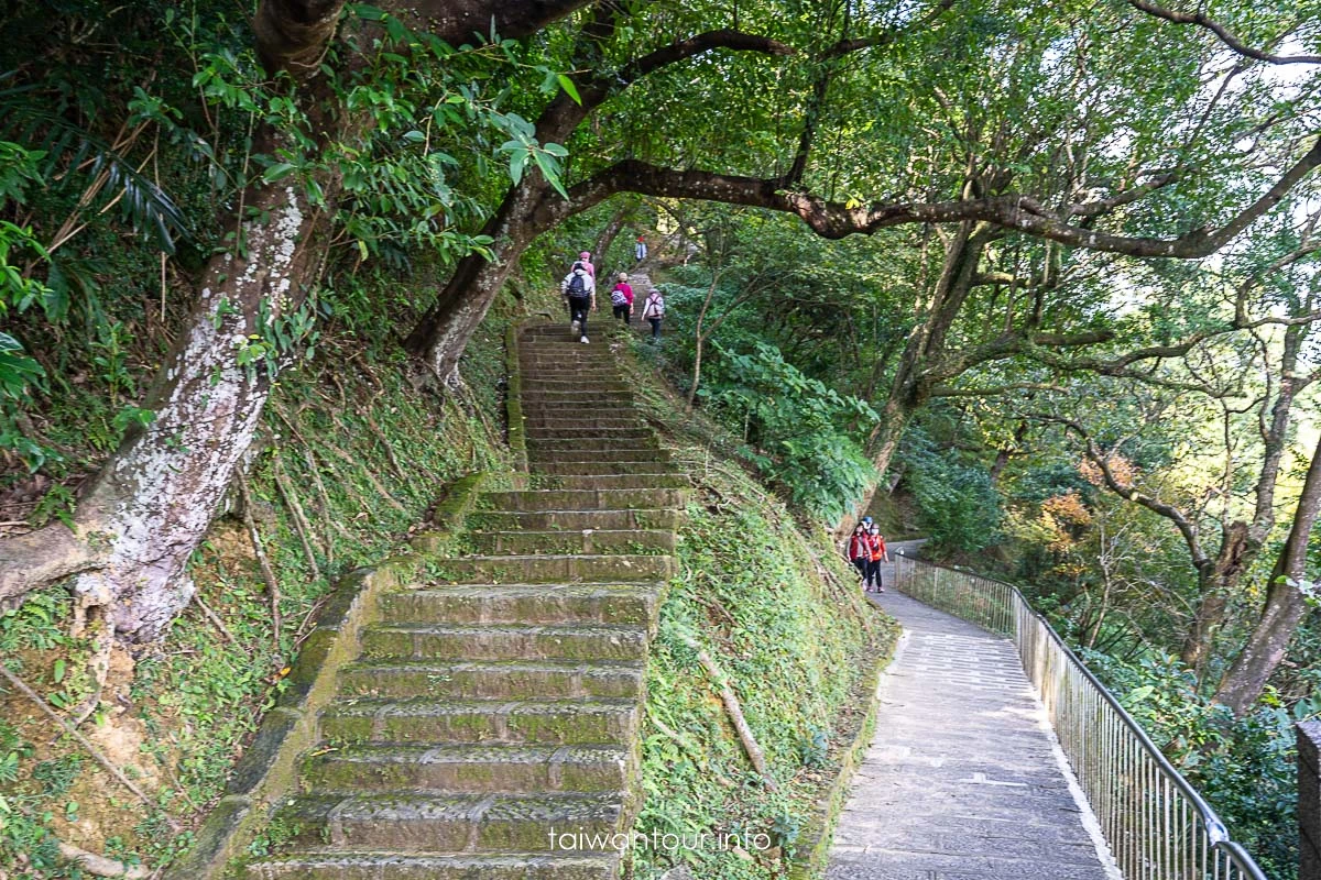 2025【汐止拱北殿】雙拱橋.楓葉花況.公車.怎麼去.周邊美食