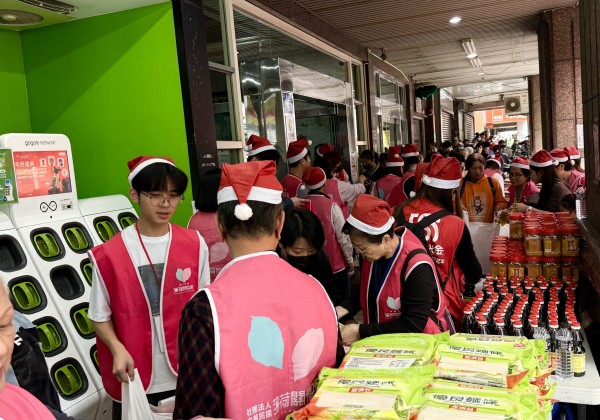 薄荷關懷協會「聖誕送暖・幸福到來」物資傳遞公益活動讓愛發光