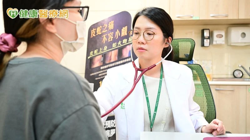 嬤感冒高燒近39度無感！機警醫揪出流感　示警：不打疫苗反成感染破口