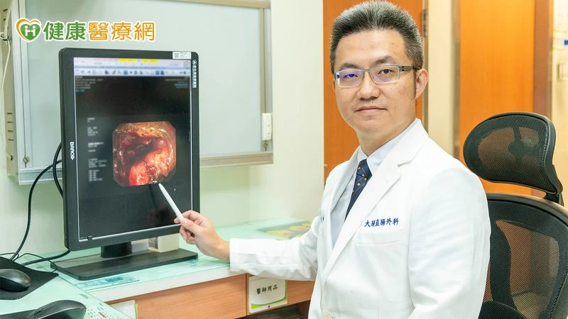 70歲老翁糞便潛血後未追蹤！8 年後竟變癌　堵塞全腸道了