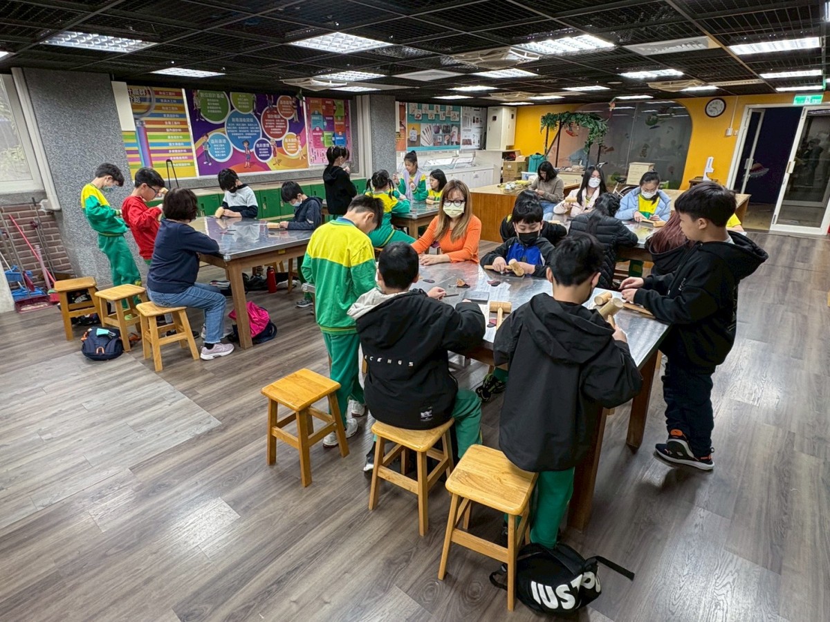 明德國中職探中心傳承製鞋技藝創新幸福產業 明德國中職探中心傳承製鞋技藝創新幸福產業