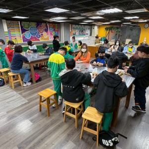 明德國中職探中心傳承製鞋技藝創新幸福產業