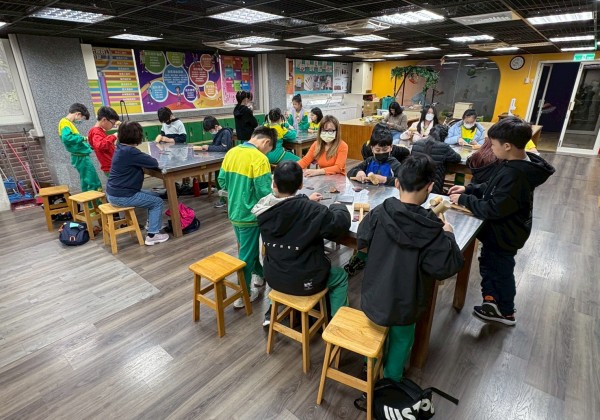 明德國中職探中心傳承製鞋技藝創新幸福產業