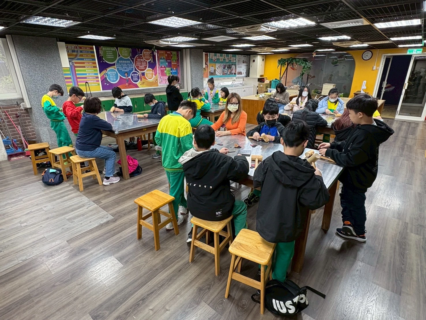 明德國中職探中心傳承製鞋技藝創新幸福產業