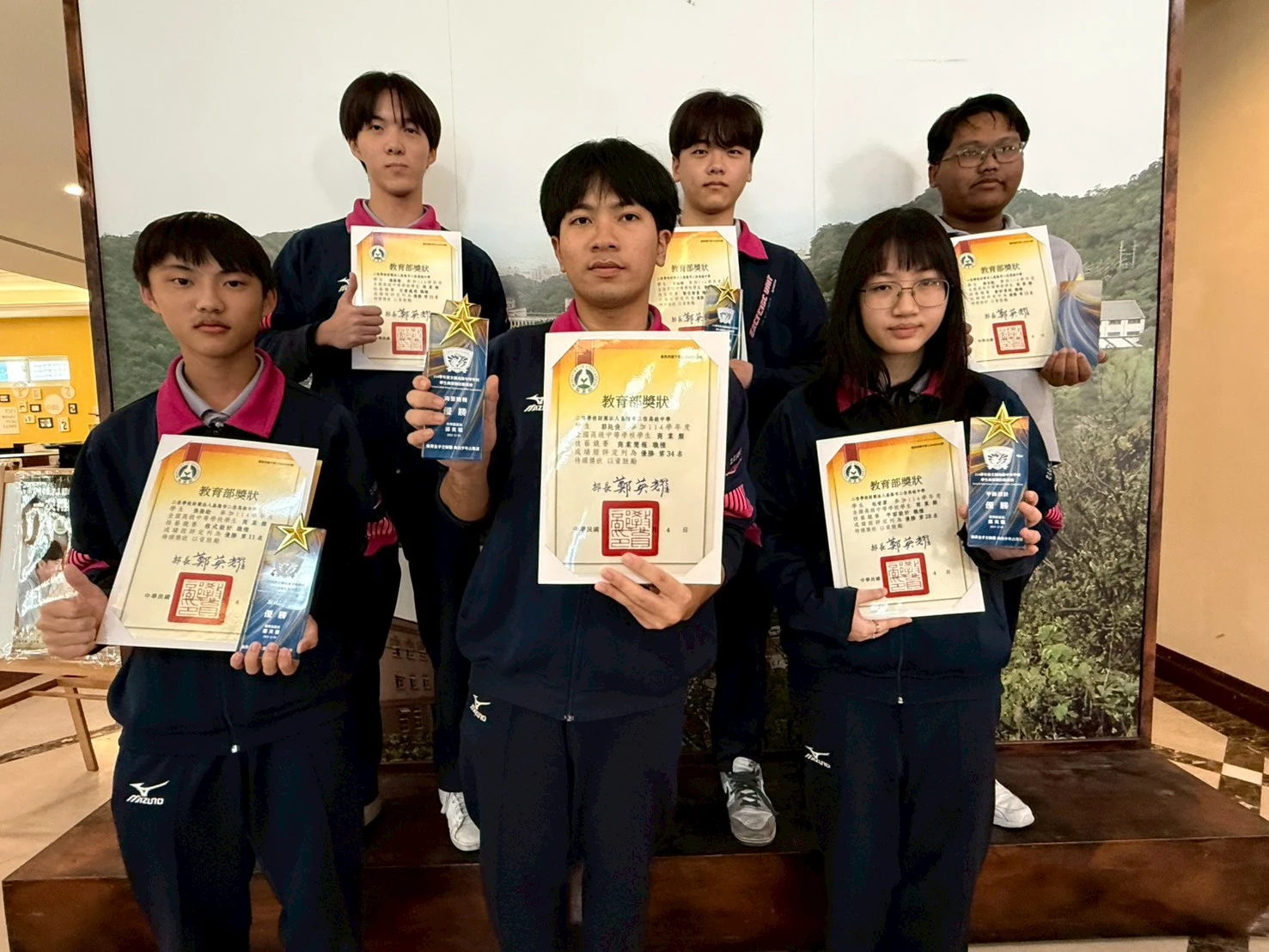 二信高中全國商業類技藝競賽六職種全壘打優勝