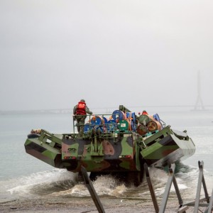 共軍遠程火箭對北部實彈射擊24浬目標區　 第三作戰區實施河道阻絕設置演練