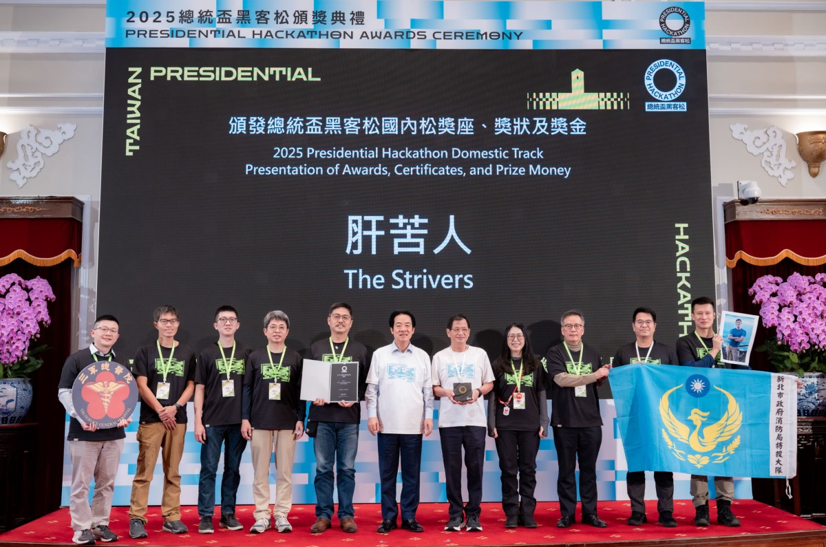 新北消防首創院前存血、熱血飛行機制 獲總統盃黑客松卓越獎 新北消防首創院前存血、熱血飛行機制 獲總統盃黑客松卓越獎