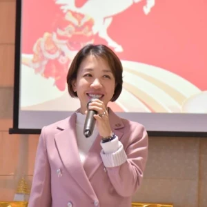 龍華科大新春大圍爐 李姸慧勉僑生成優秀人才為社會所用
