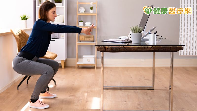 你今天坐了幾個小時？專家：比昨天多動一點取代久坐就能改善情緒