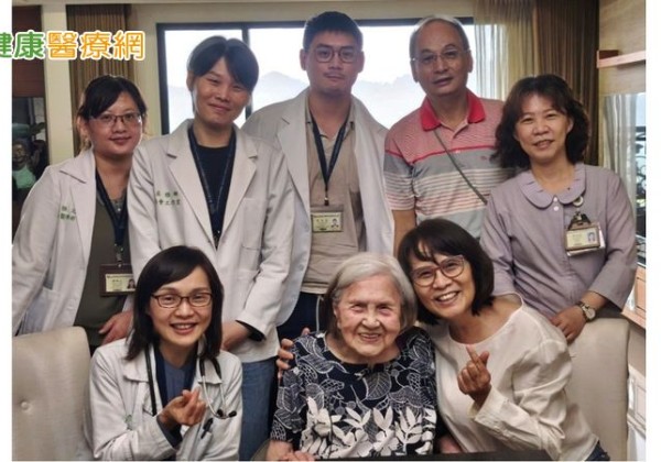 不進醫院也能決定善終！　到宅ACP陪百歲奶奶說「我願意」