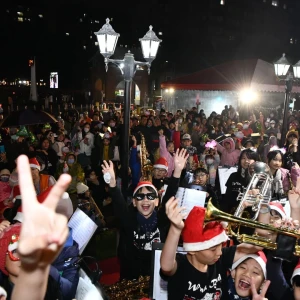 台北大學邀民眾一起在冬夜裡歡度聖誕佳節