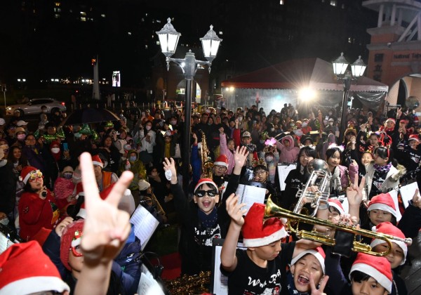 台北大學邀民眾一起在冬夜裡歡度聖誕佳節