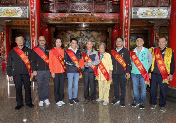 香火情化環保力  樹林山佳慈皇宮捐清潔車輛 助力清潔隊守護環境