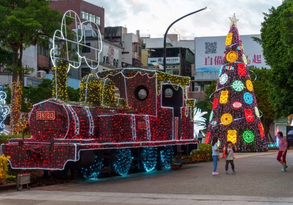 淡水歡度聖誕!　浪漫燈飾陪您溫馨迎新年