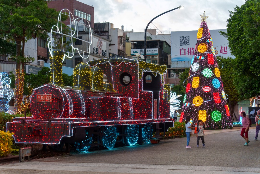 淡水歡度聖誕!　浪漫燈飾陪您溫馨迎新年