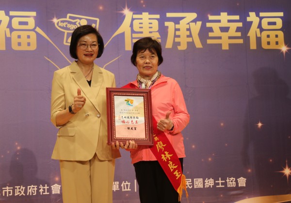 新北市社福暨綜合類績優志工表揚　社會局長李美珍：做志工越做越健康