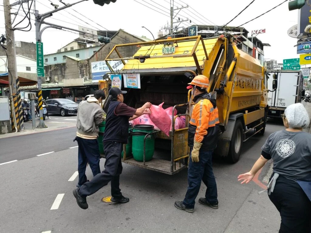 除舊布新過好年  新北小年夜、除夕加班收運 初一至初三停收垃圾