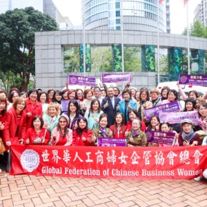 代表受贈2輛高頂救護車 侯友宜感謝團體企業共同提升新北救護量能