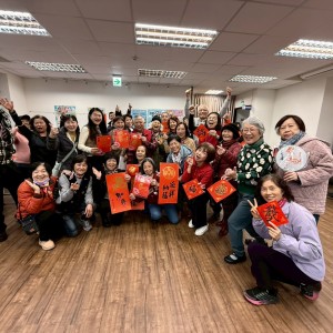 自強里書法班成果展暨發送春聯活動熱鬧溫馨喜氣洋洋