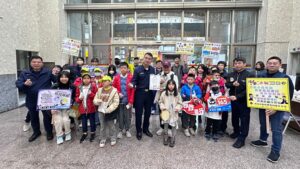 鼻頭國小師生蒞臨瑞芳分局  感恩警察守護治安交通  用行動說謝謝