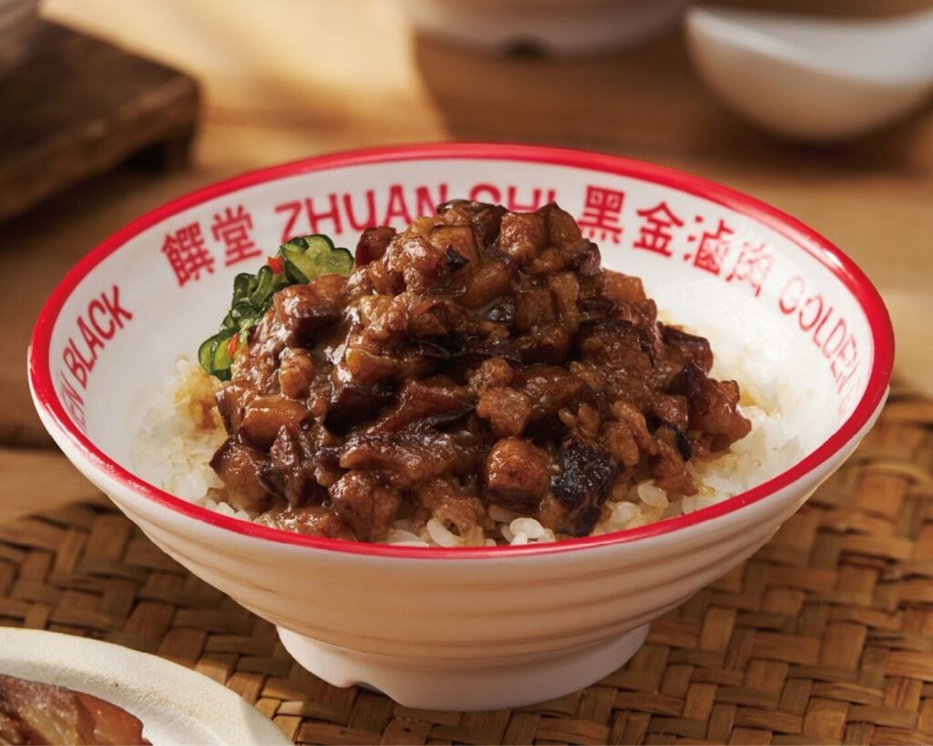 台北小吃新寵推薦!饌堂「黑金滷肉飯」雙連店成在地新話題 饌堂黑金滷肉飯忠實呈現台灣道地風味。(圖/饌堂黑金滷肉飯雙連店提供)