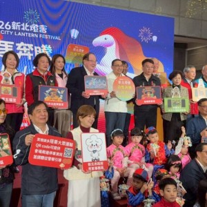 新北燈會「勁馬奔騰・新北Hi Light」15米紅寶馬主燈新春亮相