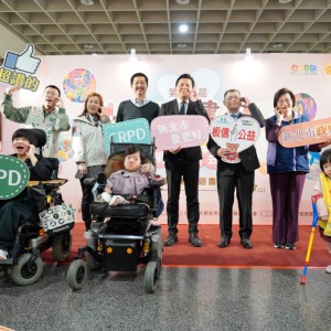 不放棄的生命力量 新北市「愛在畫中」展出