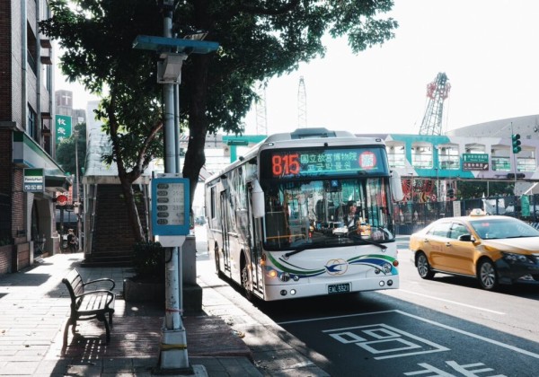 打造八里淨零碳示範區  電動公車加速布局邁向低碳運輸新里程碑