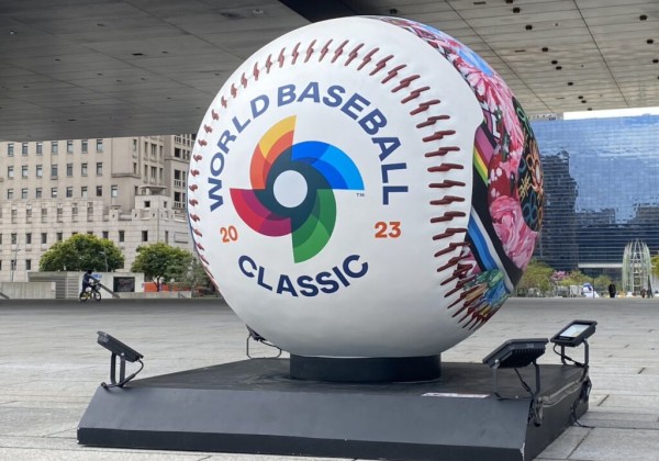 2023 WBC官方授權紀念球 中市府前應援基地獨家展出