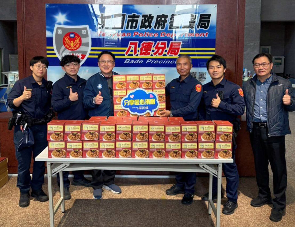 市議員楊朝偉歲末送暖 致贈香菇麻油飯感謝警消清潔隊 市議員楊朝偉歲末送暖 致贈香菇麻油飯感謝警消清潔隊