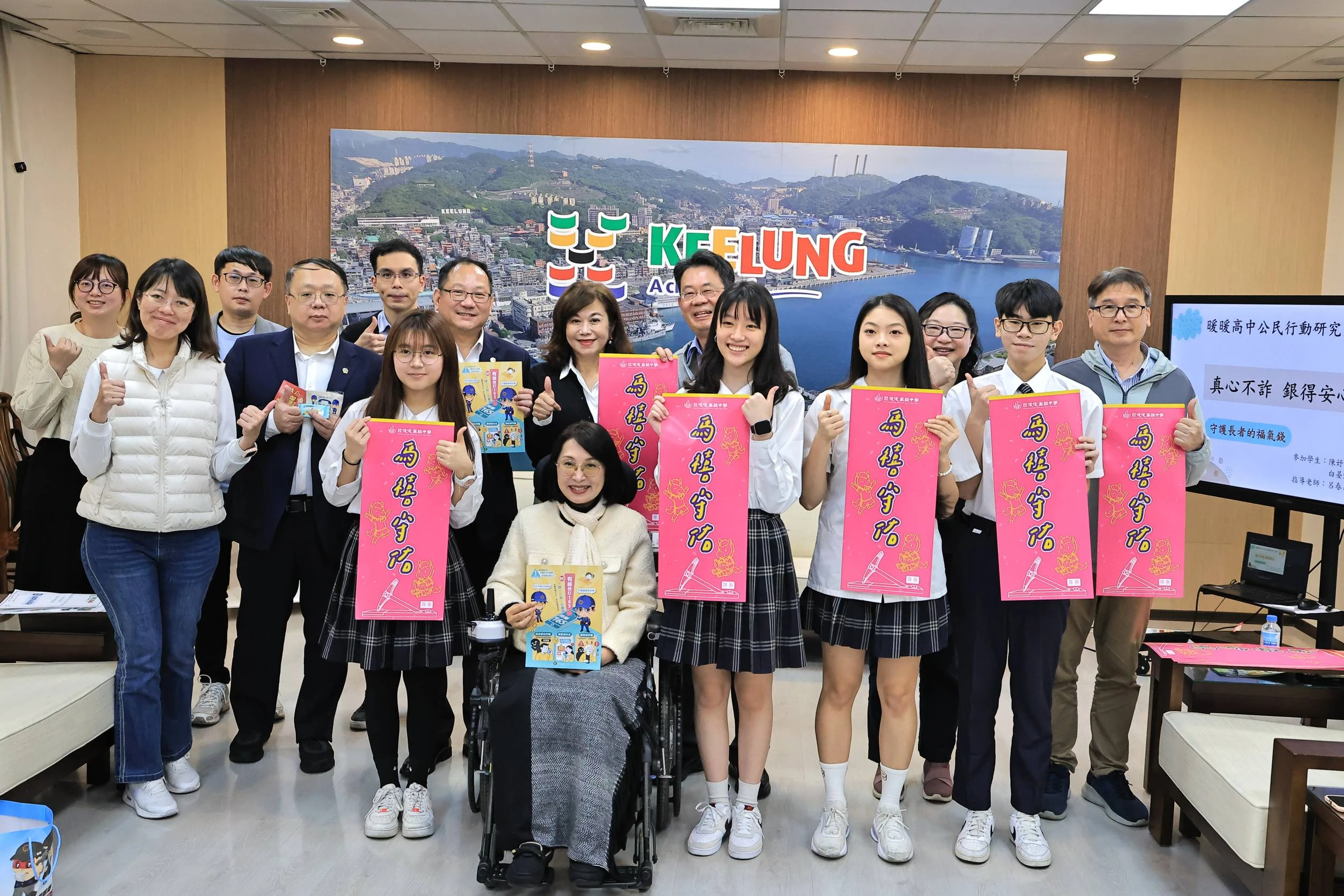 基隆暖中生與市府公民座談　孩子表現感動家長