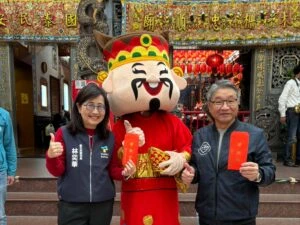 一萬份美金發財金吸引走春人潮  木柵忠順廟推減香與動物關懷展現現代宮廟新樣貌